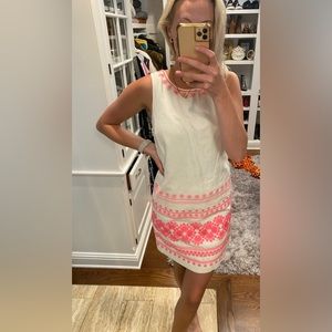 Vineyard vines white with pink embroidery dress